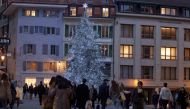 People walk in the shopping street during the outbreak of the coronavirus disease (COVID-19) in Lausanne, Switzerland, December 17, 2020. REUTERS/Denis Balibouse