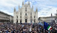 Inter Milan fans celebrate winning Serie A outside the Duomo di Milano REUTERS/Flavio Lo Scalzo