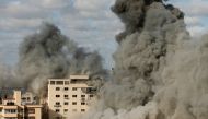 Smoke rises following an Israeli air strike on a building, amid a flare-up of Israeli-Palestinian fighting, in Gaza City May 17, 2021. REUTERS/Mohammed Salem