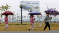 File photo: Employees on the way to work at the Samsung factory in Thai Nguyen province, north of Hanoi, Vietnam October 13, 2016. Reuters/Kham/File Photo