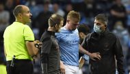 Champions League Final - Manchester City v Chelsea - Estadio do Dragao, Porto, Portugal - May 29, 2021 Manchester City's Kevin De Bruyne is brought off the pitch after sustaining an injury Pool via REUTERS/Pierre-Philippe Marcou
