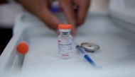  A health worker prepares a dose of Sinovac's CoronaVac coronavirus disease (COVID-19) vaccine, during a mass vaccination program in Apodaca, on the outskirts of Monterrey, Mexico May 25, 2021. REUTERS/Daniel Becerril/File Photo
