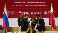 Minister of Commerce & Industry and Acting Minister of Finance, H E Ali bin Ahmed Al Kuwari witnessing the agreement signing between QNB Group and VTB Capital Investments. QNB Group Executive General Manager – Group Chief Business Officer, Yousef Al Neama