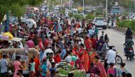 People shop at a crowded roadside vegetable market after authorities eased coronavirus restrictions, following a drop in COVID-19 cases in Ahmedabad, India, June 15, 2021. REUTERS/Amit Dave
