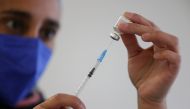 A health care worker prepares a dose of Pfizer/BioNTech coronavirus disease (COVID-19) vaccine . REUTERS/Ivan Alvarado
