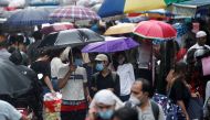 People walk through a crowded market on a rainy day amidst the spread of the coronavirus disease (COVID-19) in Mumbai, India, July 14, 2021. REUTERS/Francis Mascarenhas/File Photo
