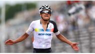 July 24, 2021. Richard Carapaz of Ecuador celebrates winning gold. REUTERS/Matthew Childs