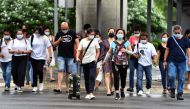 People wearing face masks cross a road amid the coronavirus disease (COVID-19) outbreak in Singapore May 14, 2021. REUTERS/Caroline Chia
