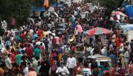 People are seen at a crowded market amidst the spread of the coronavirus disease (COVID-19) in Mumbai, India, July 28, 2021. REUTERS/Francis Mascarenhas
