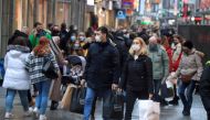 Shoppers in Cologne's main shopping street Hohe Strasse (High Street) in Cologne, Germany, 12, December, 2020. REUTERS/Wolfgang Rattay/File Photo