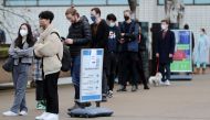 People queue outside a coronavirus disease (COVID-19) vaccination centre at St Thomas' Hospital as the pandemic continues, in London, Britain, December 12, 2021. REUTERS/May James


