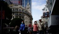 People wearing protective masks visit a main shopping area in Shanghai, China January 21, 2022. REUTERS/Aly Song/File Photo