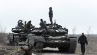 A view shows service members of pro-Russian troops and tanks during Ukraine-Russia conflict on the outskirts of the besieged southern port city of Mariupol, Ukraine March 20, 2022. REUTERS.