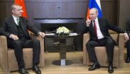 Russian President Vladimir Putin (R) meets with his Turkish counterpart Tayyip Erdogan in Sochi, Russia, May 3, 2017. REUTERS/Alexander Zemlianichenko/Pool
