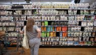 A person shops in a supermarket as inflation affected consumer prices in Manhattan, New York City, US, June 10, 2022. (REUTERS/Andrew Kelly)

