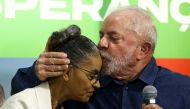 Former Brazil's President and current presidential candidate Luiz Inacio Lula da Silva kisses former Minister of Environment Marina Silva during a news conference in Sao Paulo, Brazil, on September 12, 2022. (REUTERS/Carla Carniel)