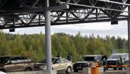 Cars queue to cross the border from Russia to Finland at the Nuijamaa border check point in Lappeenranta, Finland, on September 22, 2022. Lauri Heino/Lehtikuva/via REUTERS