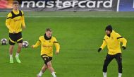 Dortmund's German defender Felix Passlack (center) and teammates attend a training session at Stamford Bridge in London on March 6, 2023, on the eve of the UEFA Champions League round of 16 second-leg football match against Chelsea. (Photo by Glyn KIRK / AFP)
