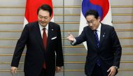 South Korea's President Yoon Suk Yeol is escorted by Japan's Prime Minister Fumio Kishida (R) at the prime minister's official residence in Tokyo on 16 March 2023. (Photo by Kiyoshi Ota / Pool / AFP)