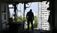 Mayor of the Ukrainian capital Kyiv, Vitali Klitschko, examines high-rise residential building damaged by remains of a shot down Russian drone in Kyiv on May 8, 2023, amid the Russian invasion of Ukraine. (Photo by Genya Savilov / AFP)