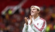 :Manchester United's Danish forward Rasmus Hojlund reacts as he is introduced prior to the pre-season friendly football match between Manchester United and Lens at Old Trafford stadium, in Manchester, on August 5, 2023. (Photo by Darren Staples / AFP)
