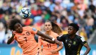 Netherlands' forward #07 Lineth Beerensteyn (L) and South Africa's defender #02 Lebohang Ramalepe fight for the ball at Sydney Football Stadium in Sydney on August 6, 2023. (Photo by Franck Fife / AFP)
