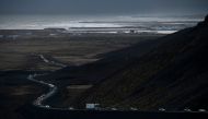 This photo taken on November 13, 2023 shows vehicles leaving the town of Grindavik, southwestern Iceland, during evacuation following earthquakes. Photos by Kjartan TORBJOERNSSON / AFP