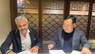 Richard Yun,  head of business division at CPLabs (right) and Prof. Mazen Al Masri, CEO of Genesis Technologies during the agreement signing.
