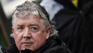 (FILES) Newcastle United manager Joe Kinnear watches his team prepare to take on Tottenham Hotspur during their English Premier League football match at St James Park in Newcastle, north east England on December 21, 2008. (Photo by Paul ELLIS / AFP)
