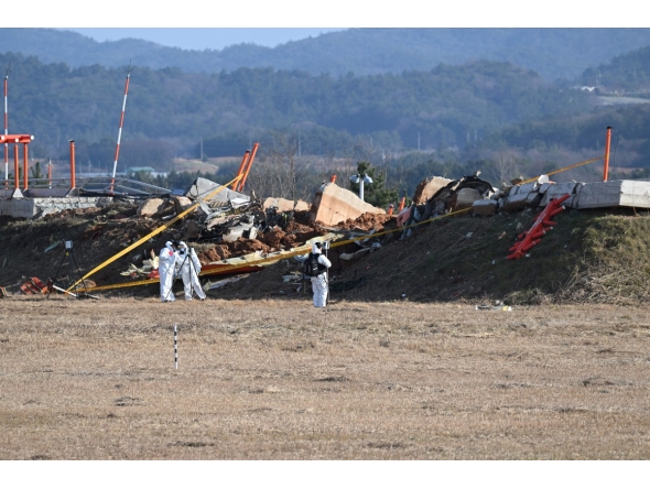 File photo of recovery teams working at the scene where a Jeju Air Boeing 737-800 series aircraft crashed and burst into flames at Muan International Airport in Muan. Photo by Jung Yeon-Je / AFP.