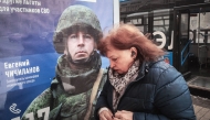 A woman walks past a poster promoting contract army service in western Moscow on April 9, 2025. Photo by Alexander NEMENOV / AFP.