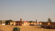The QRCS in Niger recently handed over 25 social housing units to the recipient families in Koré Sania.