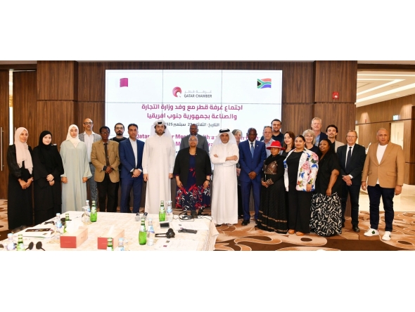 QC Board Member Mohamed bin Ahmed Al Obaidli, along with Qatari businessmen, company representatives, and South African counterparts during the event.
