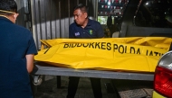 Police officials transfer the remains of a student, killed in a building collapse at the Al Khoziny Islamic boarding school, to a morgue at the Bhayangkara hospital in Surabaya, East Java province on October 4, 2025. (Photo by Juni KRISWANTO / AFP)