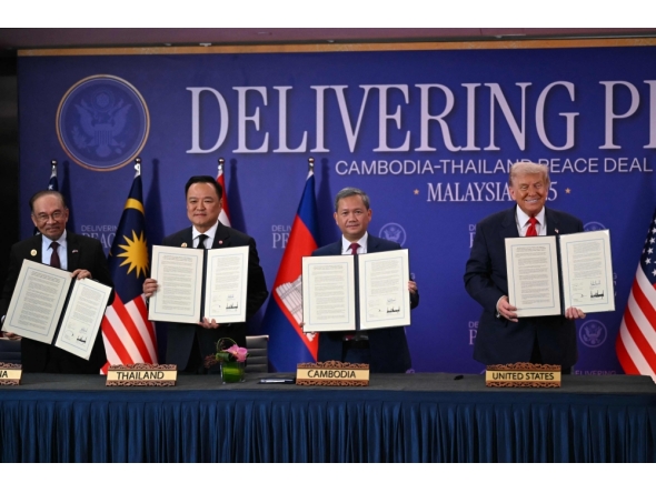 (From L to R) Malaysia's Prime Minister Anwar Ibrahim, Thailand's Prime Minister Anutin Charnvirakul, Cambodia's Prime Minister Hun Manet and US President Donald Trump take part in the ceremonial signing of a ceasefire agreement in Kuala Lumpur on October 26, 2025. (Photo by Andrew Caballero-Reynolds / AFP)
 