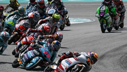 Riders compete in the Moto3 race at the MotoGP Malaysian Grand Prix at the Sepang International Circuit in Sepang on October 26, 2025. (Photo by Lillian SUWANRUMPHA / AFP)
