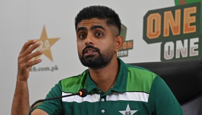(FILES) Pakistan's cricket team captain Babar Azam speaks during a press conference at the Gaddafi Stadium in Lahore on September 26, 2023. (Photo by Arif Ali / AFP)
