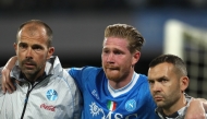 Napoli's Belgian midfielder #11 Kevin De Bruyne leaves the pitch after an injury on a penalty kick during the Italian Serie A football match between Napoli and Inter Milan at the Diego Armando Maradona stadium in Naples on October 25, 2025. (Photo by Carlo Hermann / AFP)