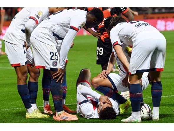 Paris Saint-Germain's French midfielder Desire Doue reacts in pain after suffering an injury during the French L1 football match between FC Lorient and Paris Saint-Germain (PSG) at the Stade du Moustoir in Lorient, western France, on October 29, 2025. (Photo by Jean-Francois Monier / AFP)

