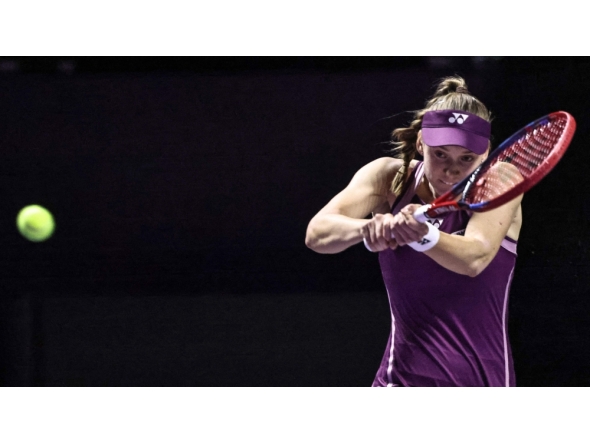 Kazakhstan's Elena Rybakina returns the ball to Poland's Iga Natalia Swiatek during their tennis match at the WTA Finals in Riyadh on November 3, 2025. (Photo by Fayez Nureldine / AFP)

