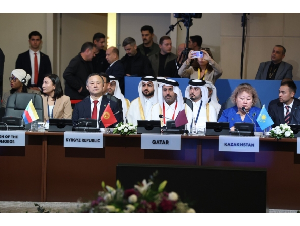 Minister of Commerce and Industry of Qatar, H E Sheikh Faisal bin Thani bin Faisal Al Thani with other dignitaries during the meeting.