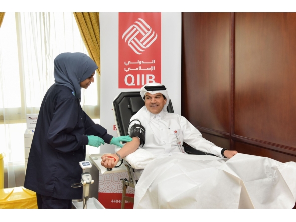 QIIB CEO, Dr. Abdulbasit Ahmad Al-Shaibei during the blood donation campaign