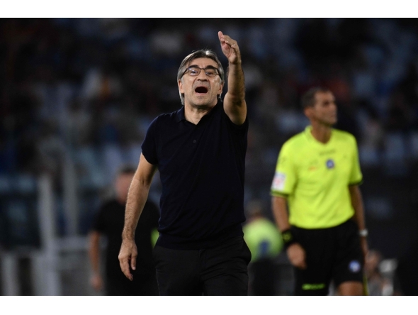 Roma's headcoach Ivan Juric reacts during the Italian Serie A football match between AS Roma and Udinese at the Olympic stadium in Rome on September 22, 2024. (Photo by Filippo Monteforte / AFP)