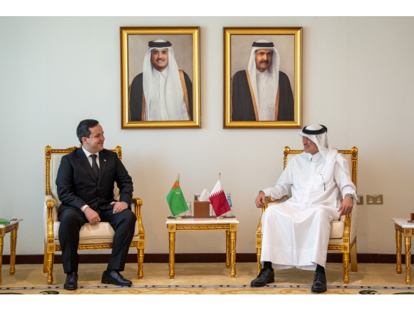 Minister of State for Foreign Trade Affairs H E Dr. Ahmed bin Mohammed Al-Sayed and Minister of Trade and Foreign Economic Relations of Turkmenistan H E Nazar Agahanov during the meeting.