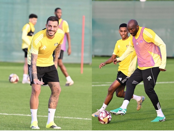 Al Gharafa’s Joselu (left) and teammates attend a training session.  