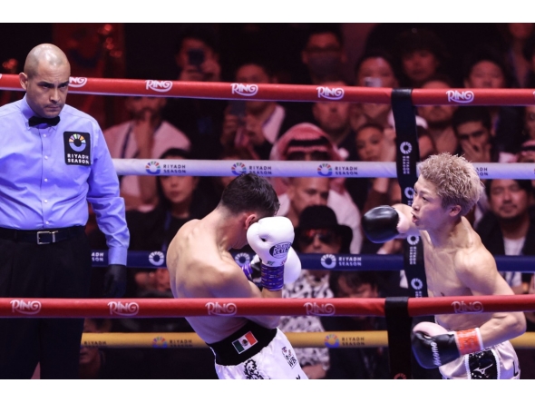 Mexico's boxer David Picasso (L) fights Japan's boxer Naoya Inoue in the 