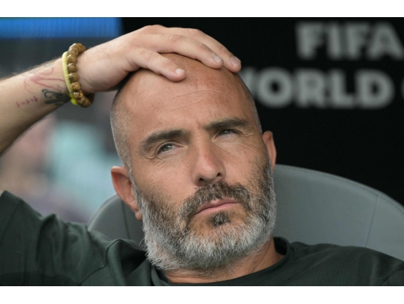 (FILES) Chelsea's Italian coach Enzo Maresca gestures ahead of the FIFA Club World Cup 2025 final football match between England's Chelsea and France's Paris Saint-Germain at the MetLife Stadium in East Rutherford, New Jersey on July 13, 2025. (Photo by JUAN MABROMATA / AFP)