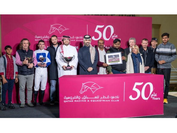 The connections of Lady De Faust pose with their trophies. 