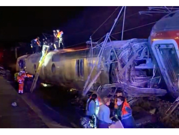 This video grab taken from videos posted on social media and verified by AFPTV teams in Madrid, shows emergency personnel working after a train accident in Adamuz, southern Spain, on January 18, 2026. (Photo by -UGC / @eleanorinthesky (via X) / AFP) 