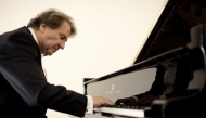 Rudolf Buchbinder playing the piano. 